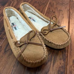 Minetonka moccasin women’s 8-8.5